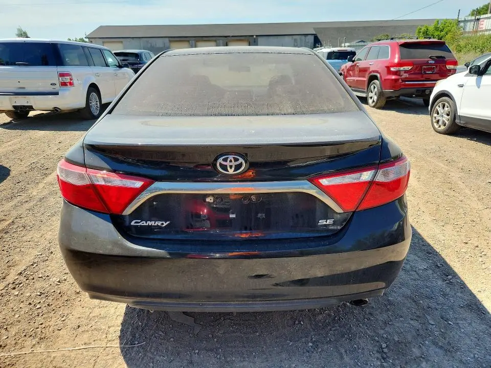 2015 TOYOTA CAMRY SE  