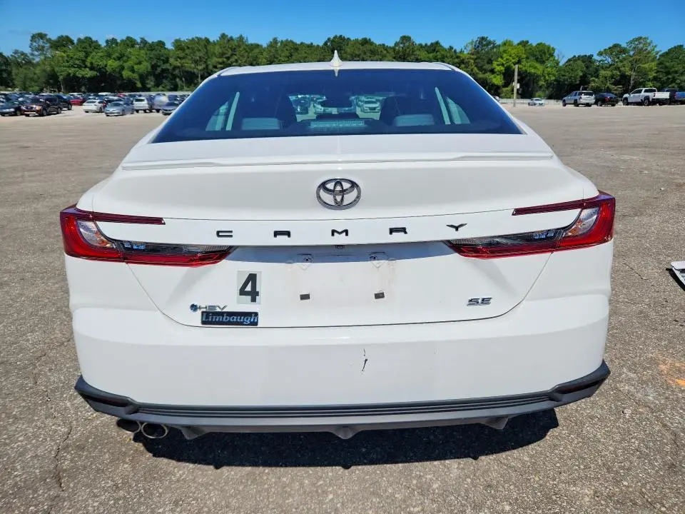 2025 TOYOTA CAMRY SE  