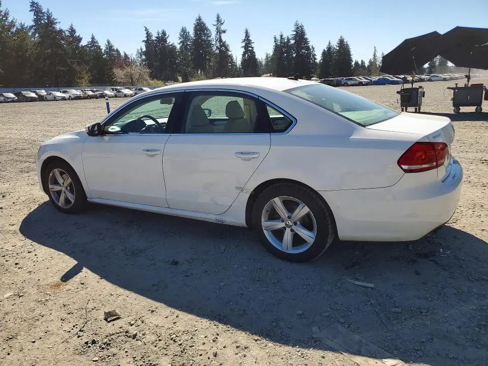 2013 VOLKSWAGEN PASSAT SE  
