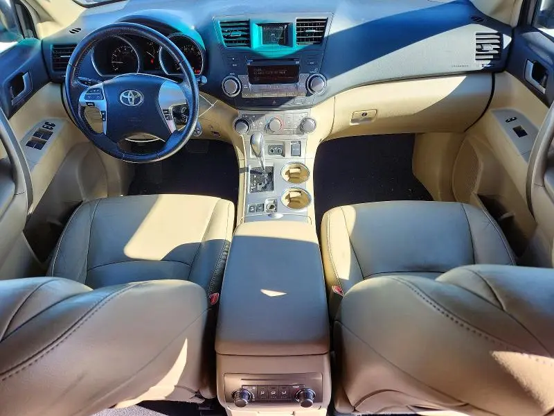 2012 TOYOTA HIGHLANDER SE  