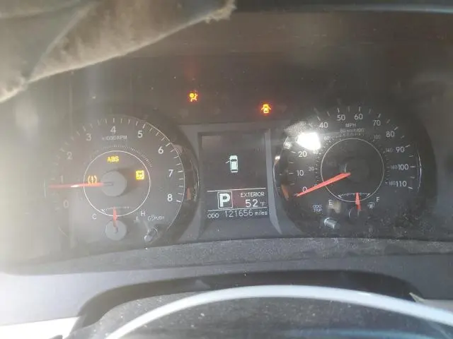 2016 TOYOTA SIENNA LE  