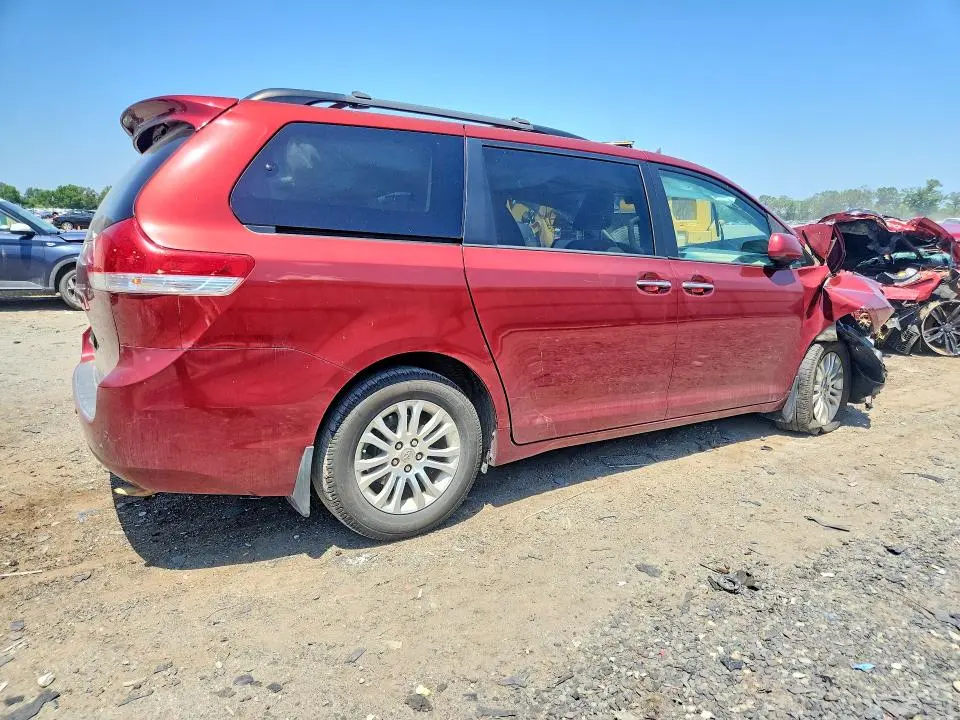 2012 TOYOTA SIENNA XLE 8-PASSENGER  