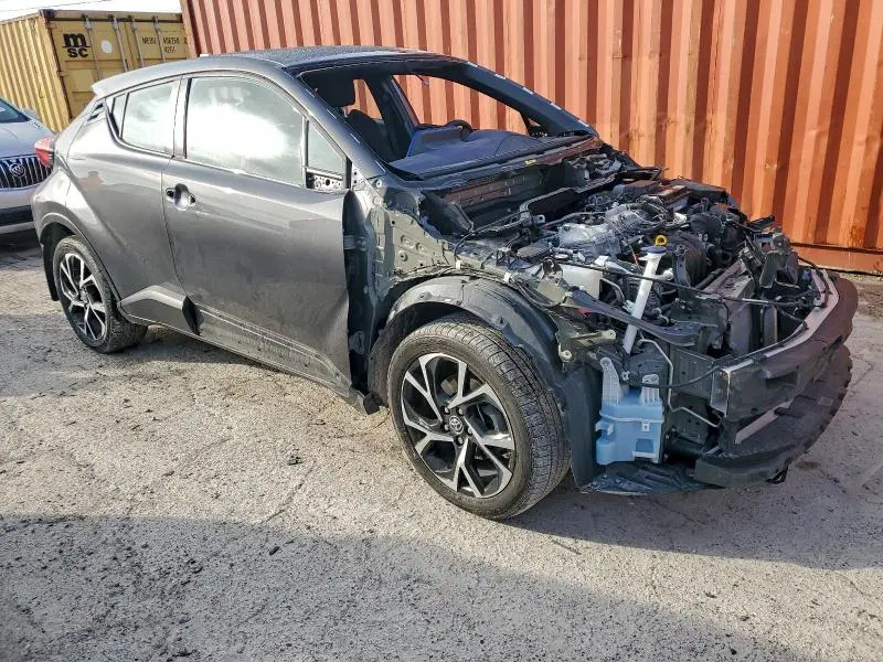 2022 TOYOTA C-HR XLE  