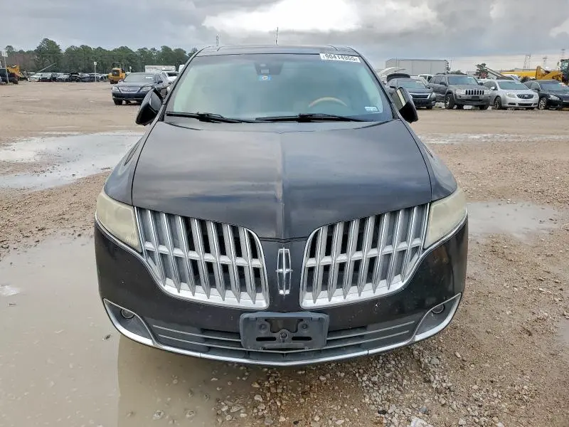 2011 LINCOLN MKT   