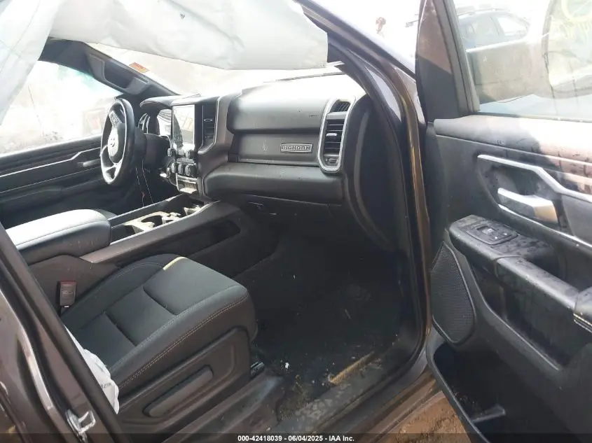 2022 RAM 1500 BIG HORN  4X4 6'4 BOX