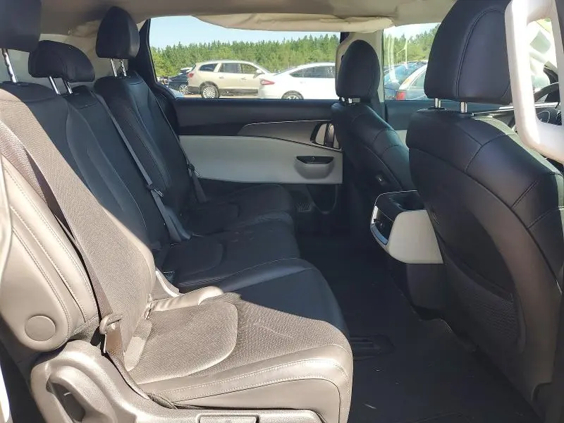 2024 KIA CARNIVAL LX  