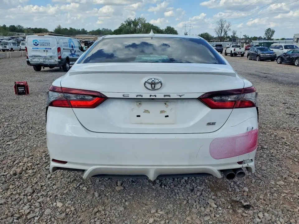 2021 TOYOTA CAMRY SE  