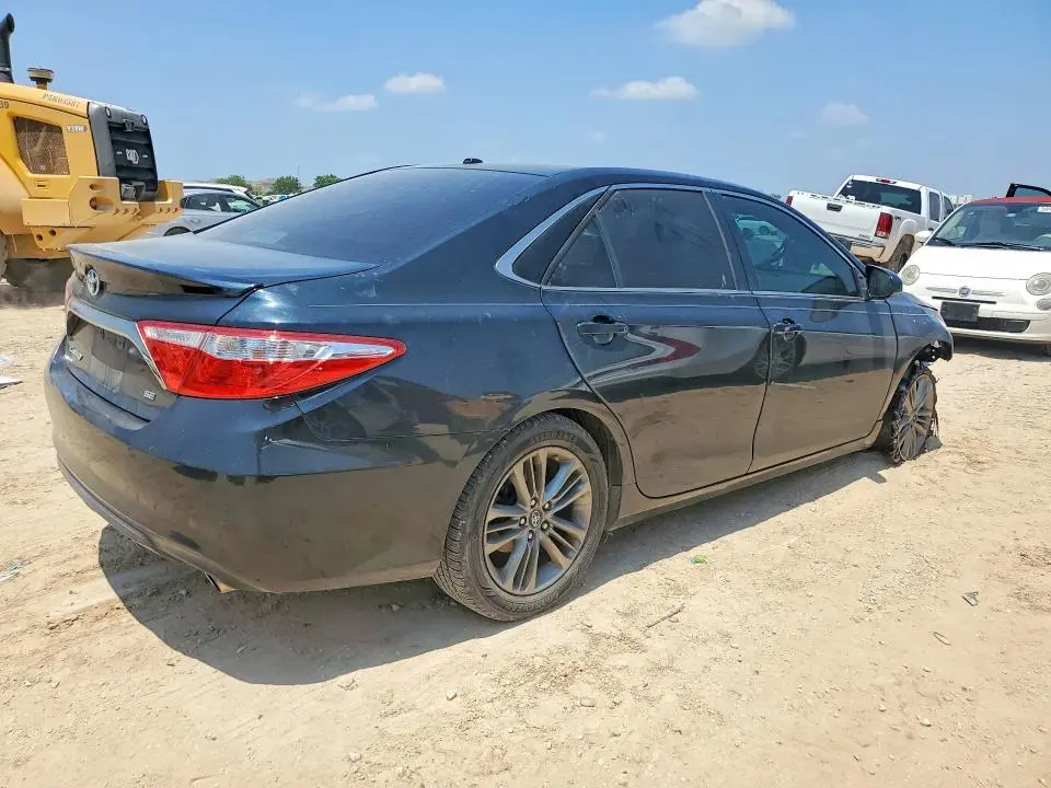 2017 TOYOTA CAMRY SE  