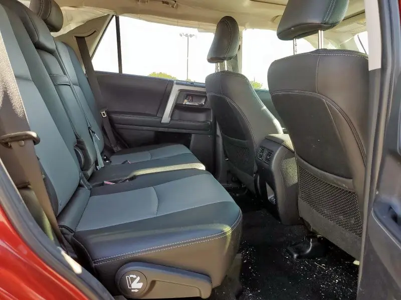 2022 TOYOTA 4RUNNER SR5  