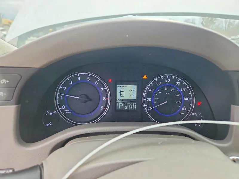 2011 INFINITI G37 BASE  