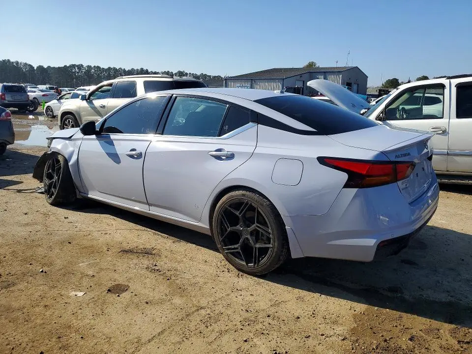 2024 NISSAN ALTIMA SR  