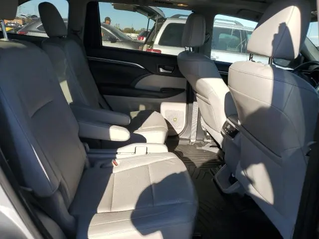 2016 TOYOTA HIGHLANDER LIMITED  