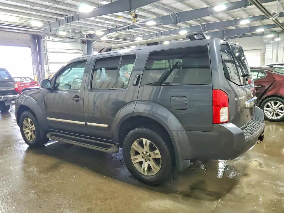 2011 NISSAN PATHFINDER S  
