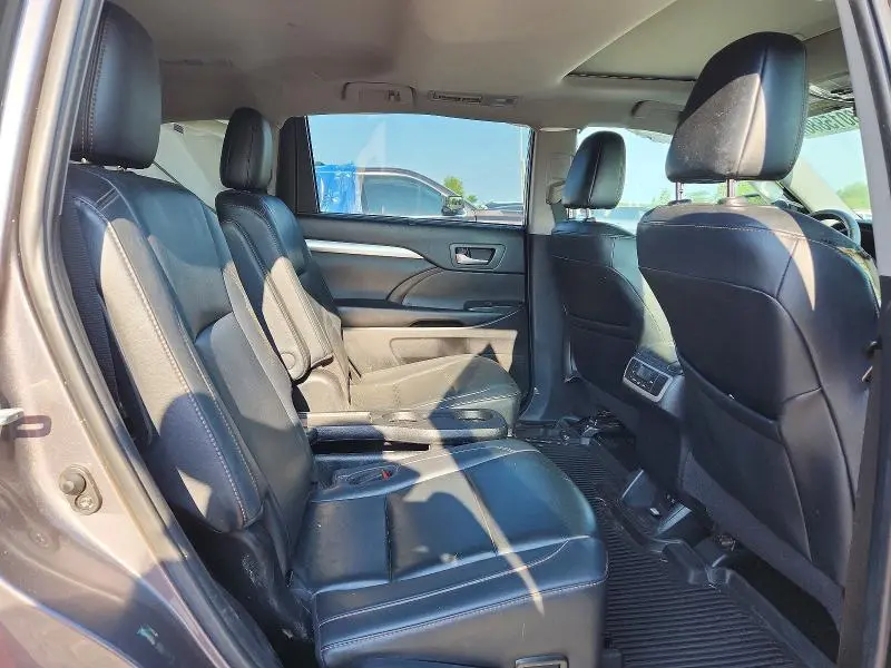 2019 TOYOTA HIGHLANDER XLE  