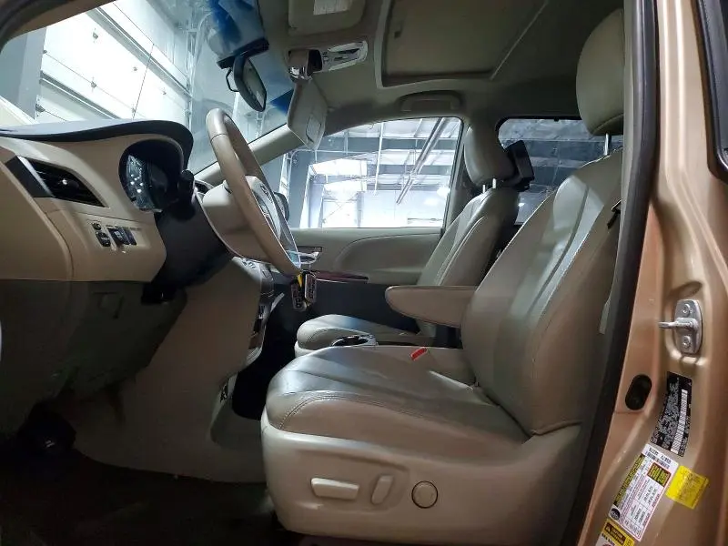 2013 TOYOTA SIENNA XLE 7-PASSENGER  