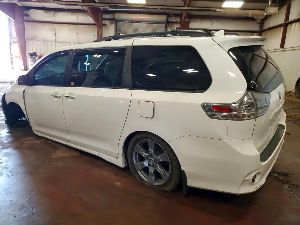 2018 TOYOTA SIENNA SE PREMIUM 8-PASSENGER  