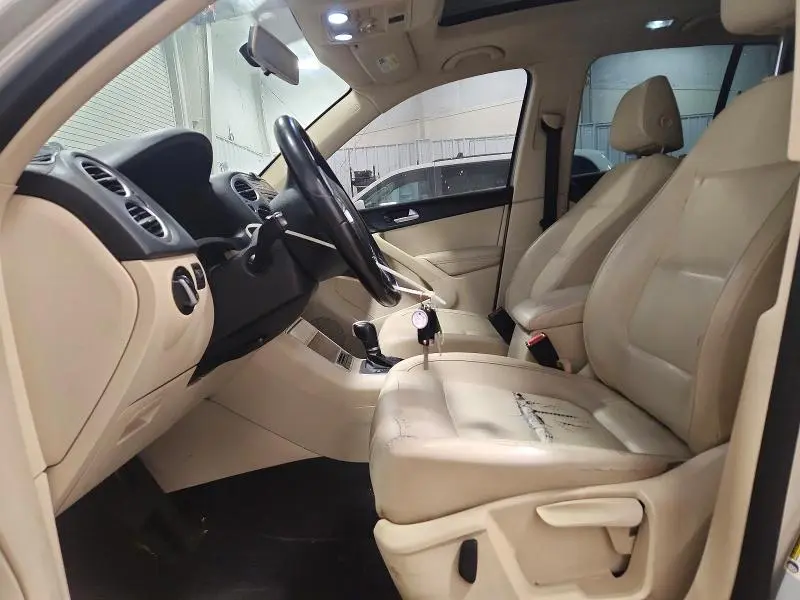 2011 VOLKSWAGEN TIGUAN S  