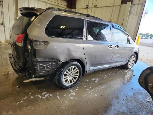 2013 TOYOTA SIENNA XLE  