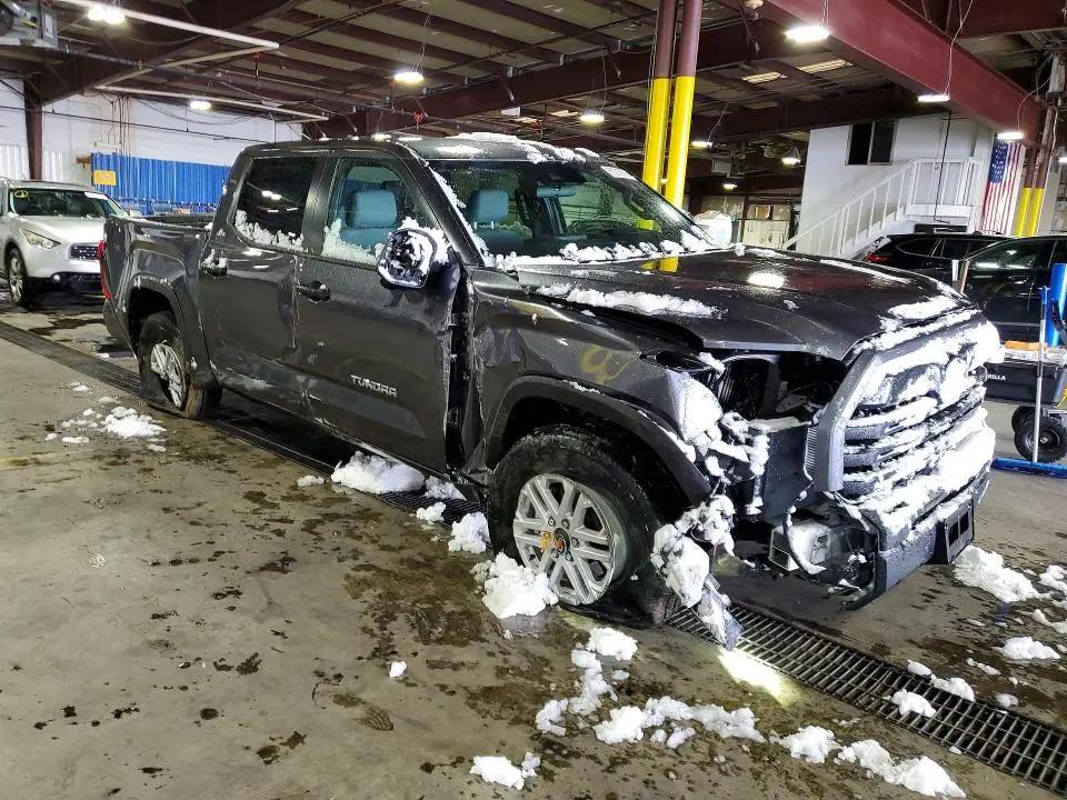 2025 TOYOTA TUNDRA SR5  