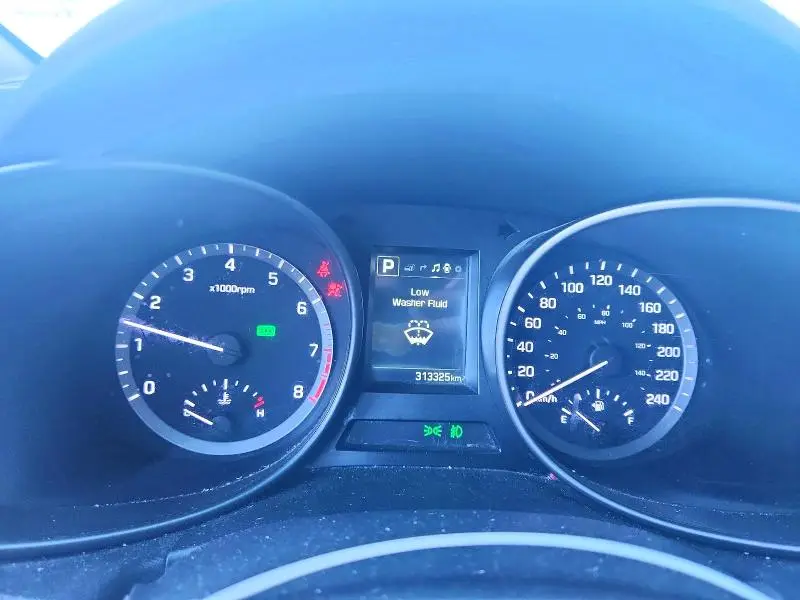 2017 HYUNDAI SANTA FE SE  