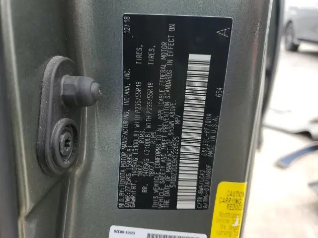 2019 TOYOTA SIENNA XLE