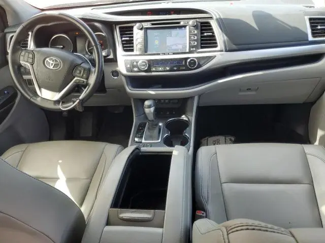 2018 TOYOTA HIGHLANDER SE  