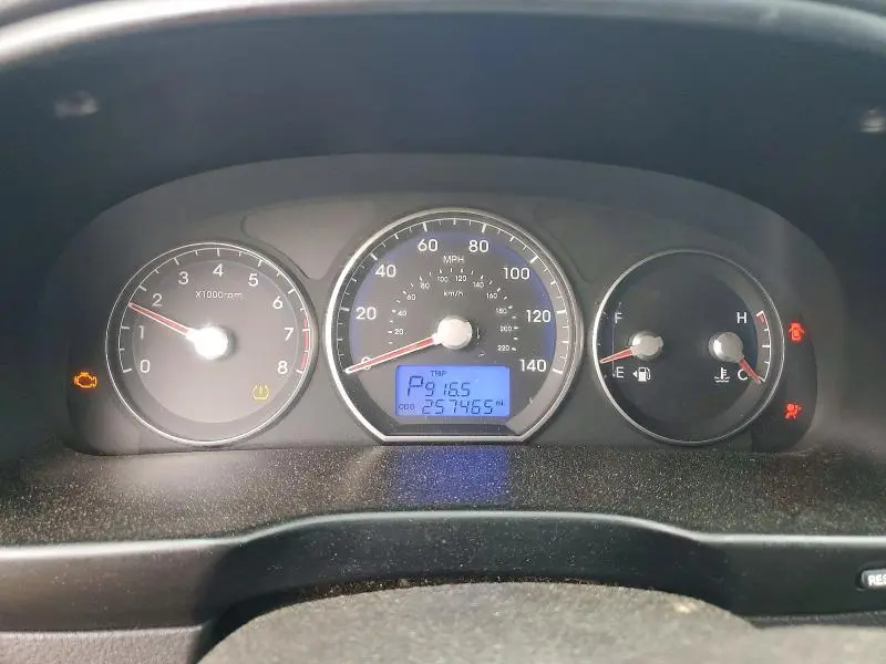 2010 HYUNDAI SANTA FE SE  