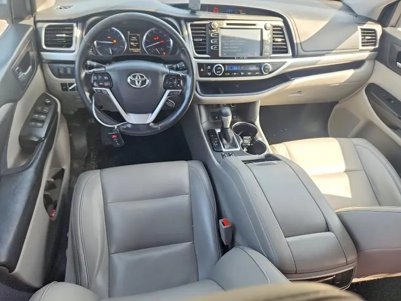 2019 TOYOTA HIGHLANDER XLE  