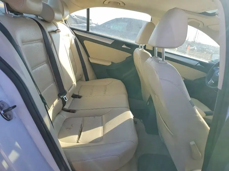2013 VOLKSWAGEN JETTA SE  