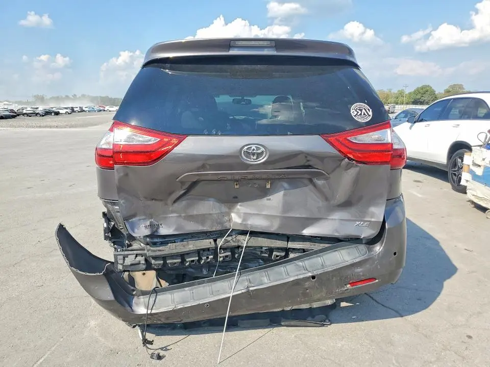2017 TOYOTA SIENNA XLE PREMIUM 8-PASSENGER  