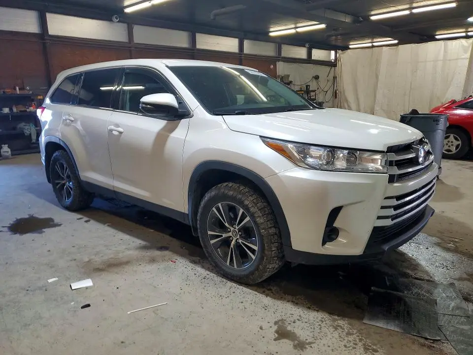 2019 TOYOTA HIGHLANDER LE  