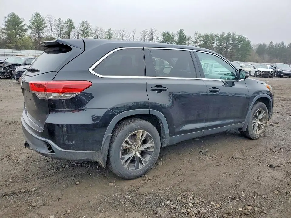 2019 TOYOTA HIGHLANDER LE  