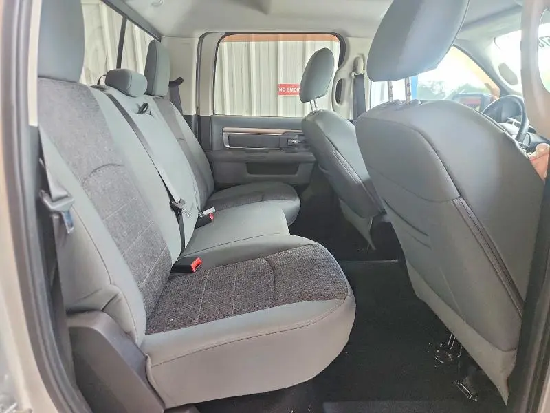 2016 RAM 1500 SLT  