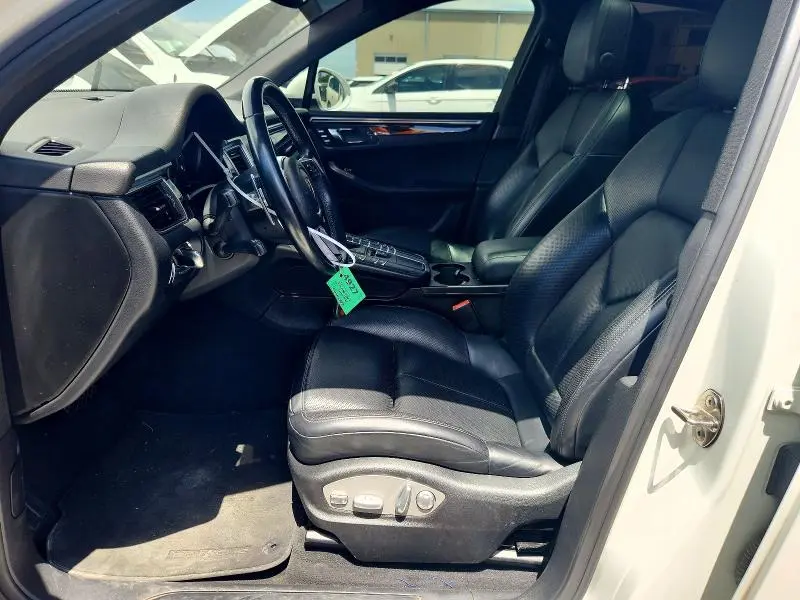 2017 PORSCHE MACAN   