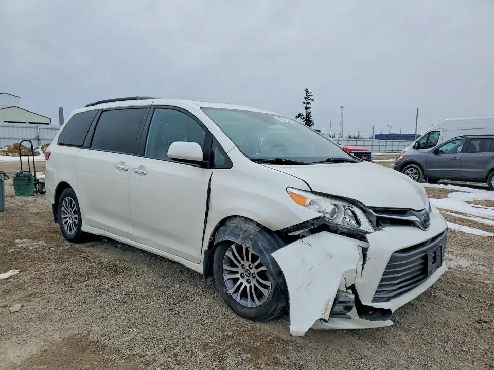 2019 TOYOTA SIENNA XLE 8-PASSENGER  