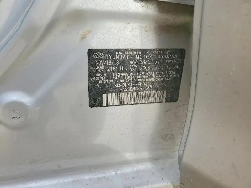 2014 HYUNDAI ELANTRA SE  