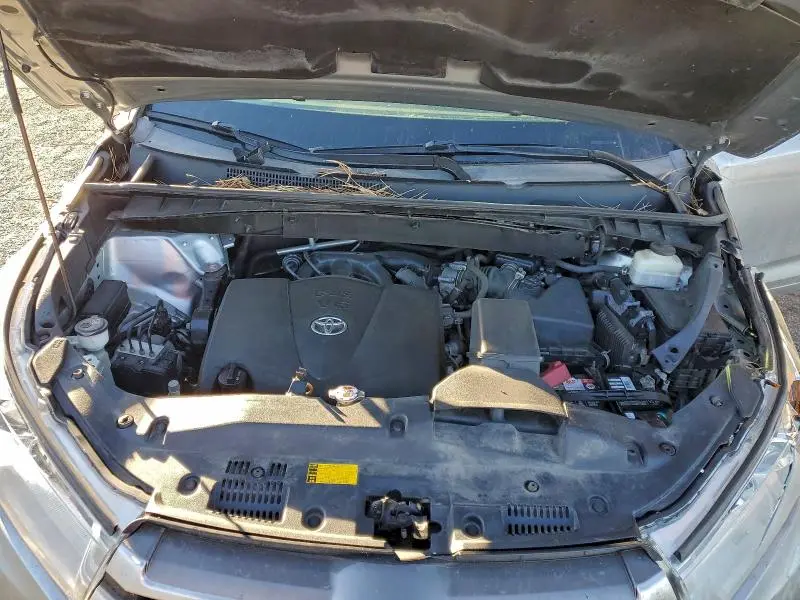 2018 TOYOTA HIGHLANDER SE  