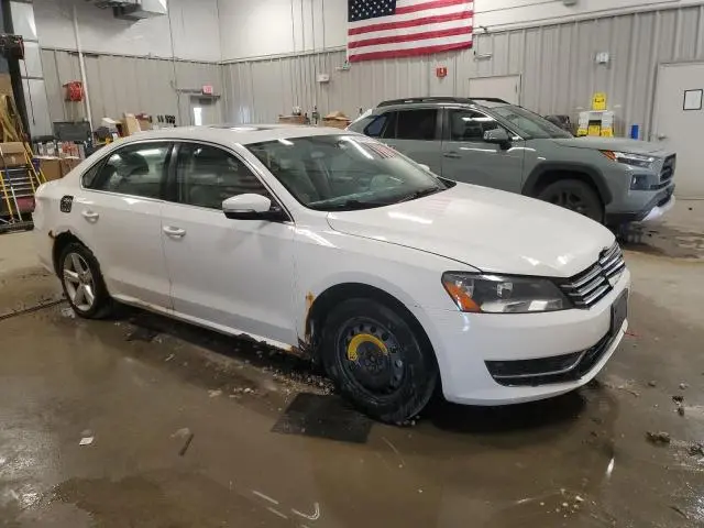 2013 VOLKSWAGEN PASSAT SE  
