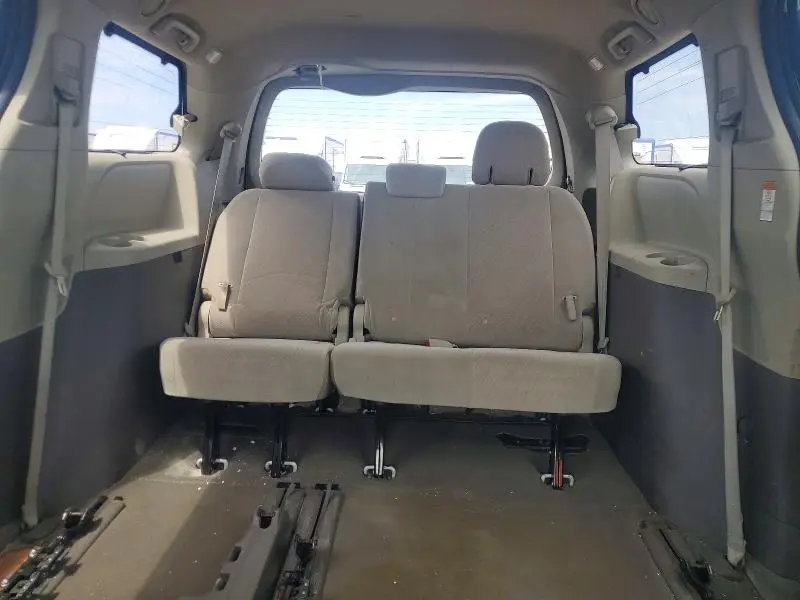 2020 TOYOTA SIENNA LE  
