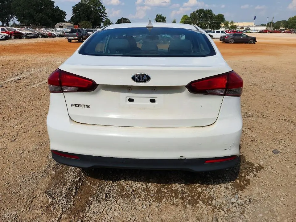 2018 KIA FORTE LX  