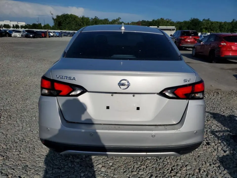 2021 NISSAN VERSA SV  