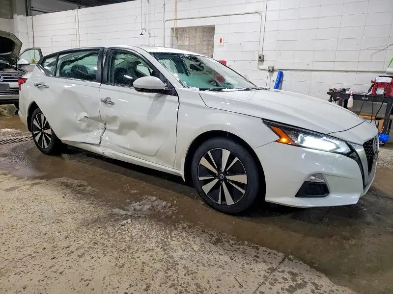 2022 NISSAN ALTIMA SV  