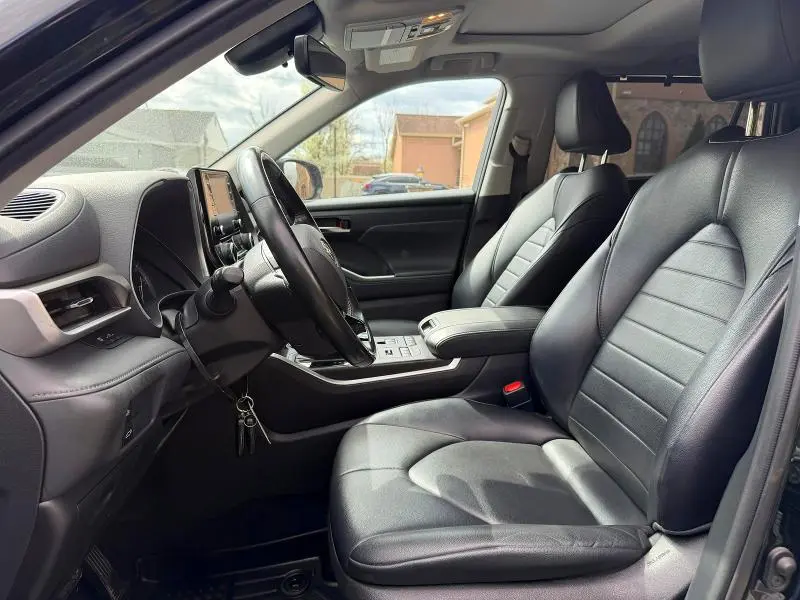 2021 TOYOTA HIGHLANDER XLE  