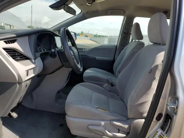 2018 TOYOTA SIENNA L  