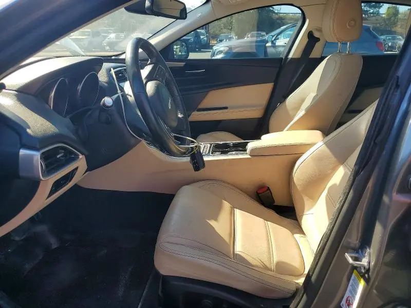 2017 JAGUAR XE PRESTIGE  