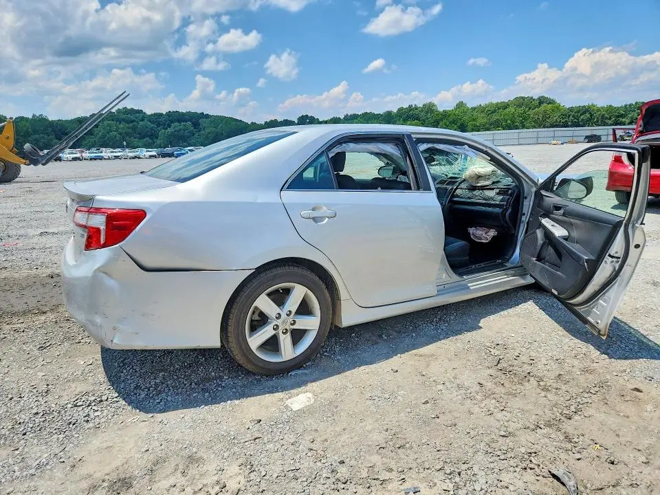 2014 TOYOTA CAMRY SE  