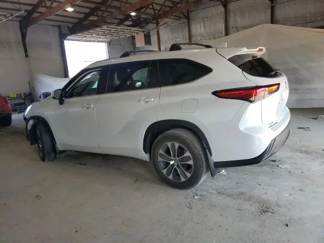 2022 TOYOTA HIGHLANDER XLE  