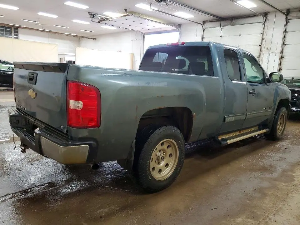 2011 CHEVROLET SILVERADO C1500 LS  