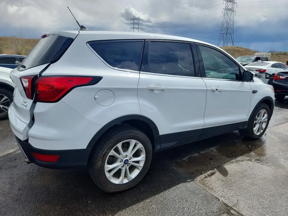 2019 FORD ESCAPE SE  