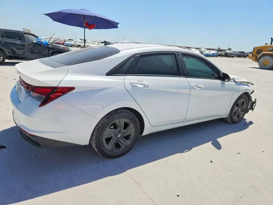 2021 HYUNDAI ELANTRA SEL  